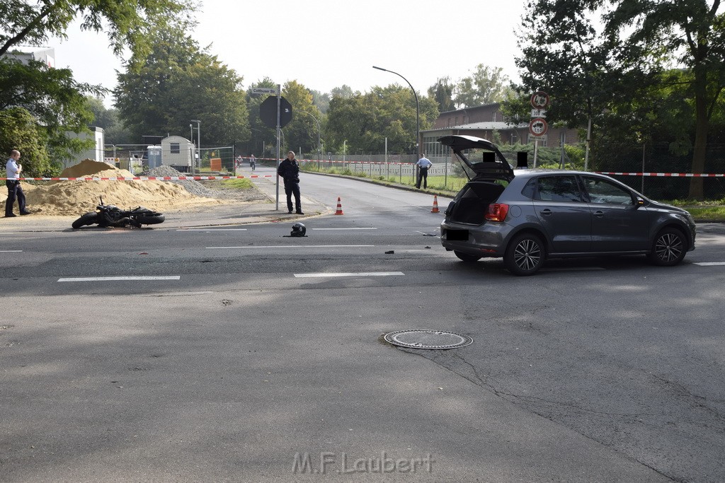 Schwerer Krad PKW Unfall Koeln Muelheim Am Springborn Cottbuserstr P036.JPG - Miklos Laubert